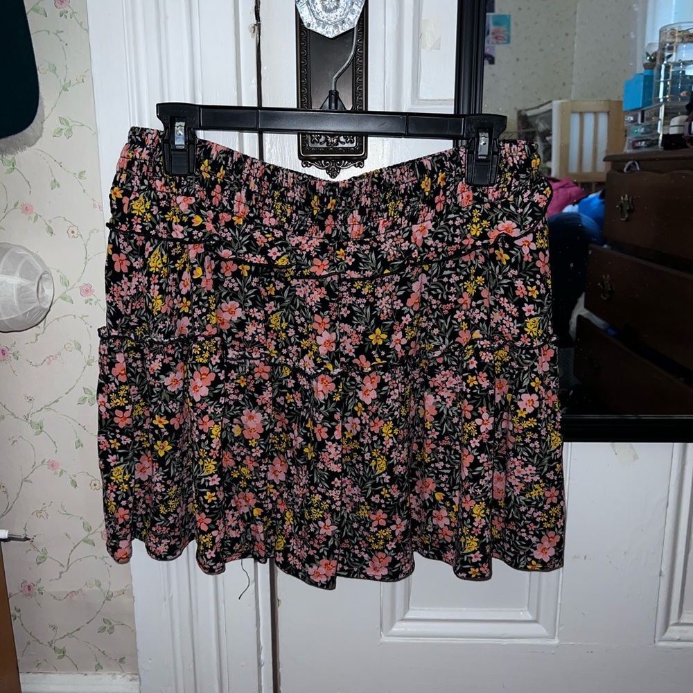 American eagle flower skirt, size medium